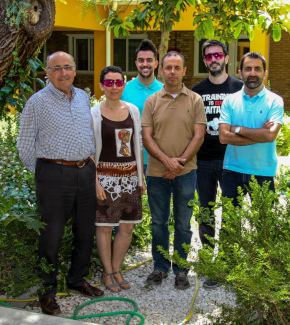 The UGR researchers who conducted the study posing together for a photo in a courtyard