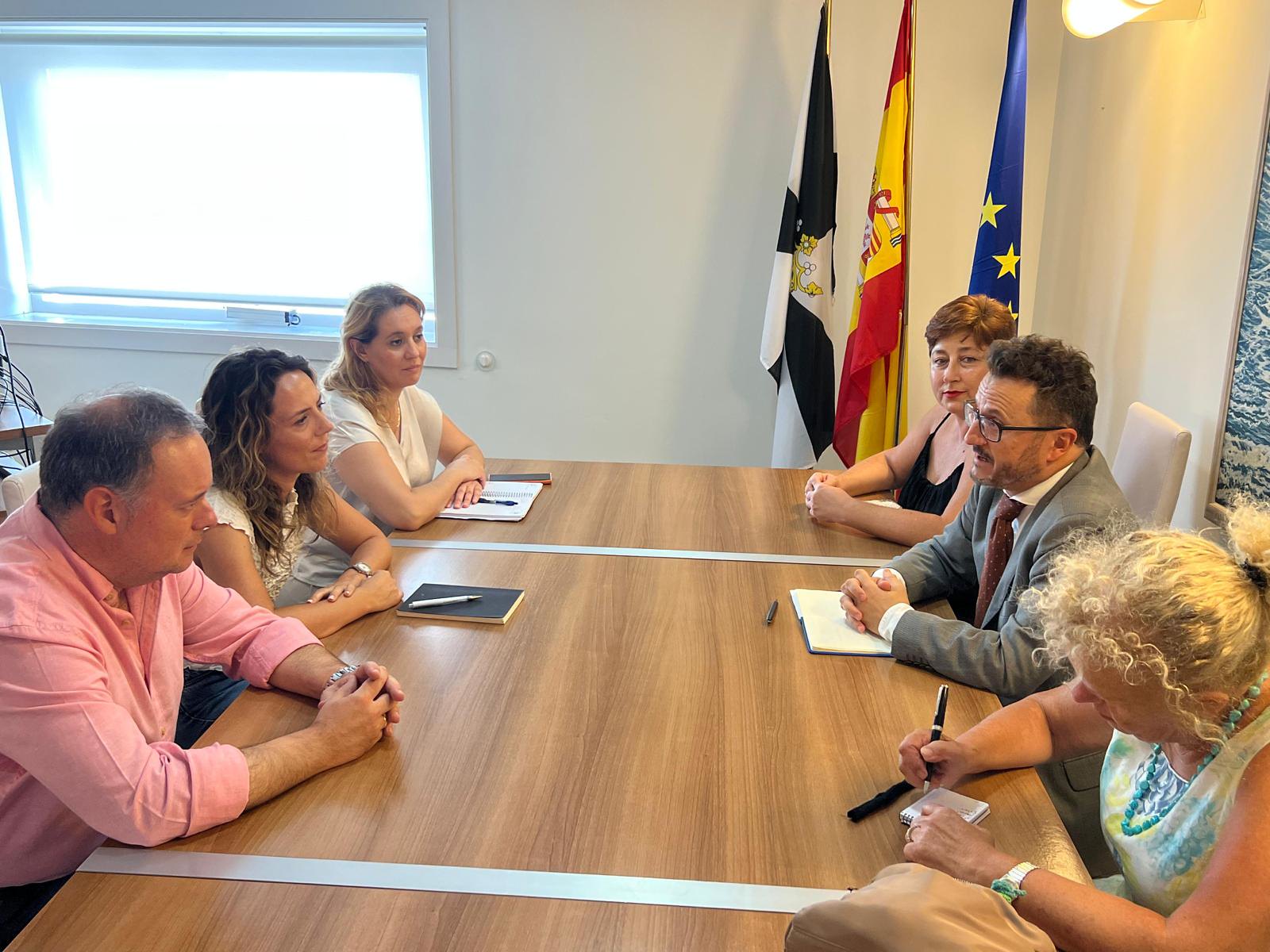 momento dela reunión con distintos colectivos del Campus de Ceuta
