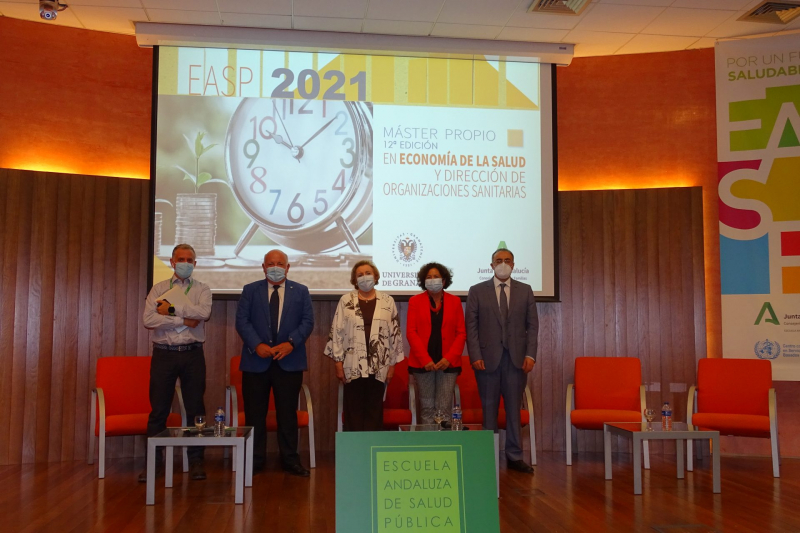Foto de grupo de las autoridades académicas y políticas asistentes a la inauguración