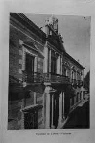 Fachada del Palacio de las Columnas en la calle Puentezuelas.