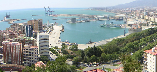 Vista general del puerto de Málaga desde Gibralfaro