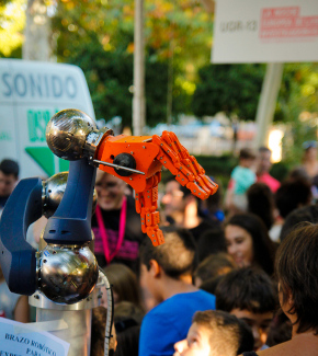 A robotic arm on display during European Researchers' Night in Granada