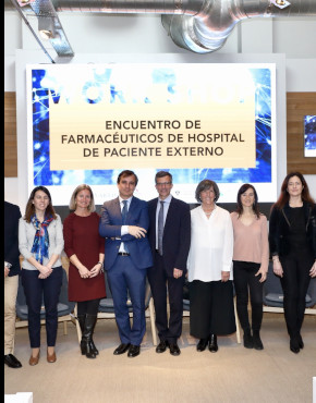  el trabajo de farmacéuticos de hospital con los pacientes externos