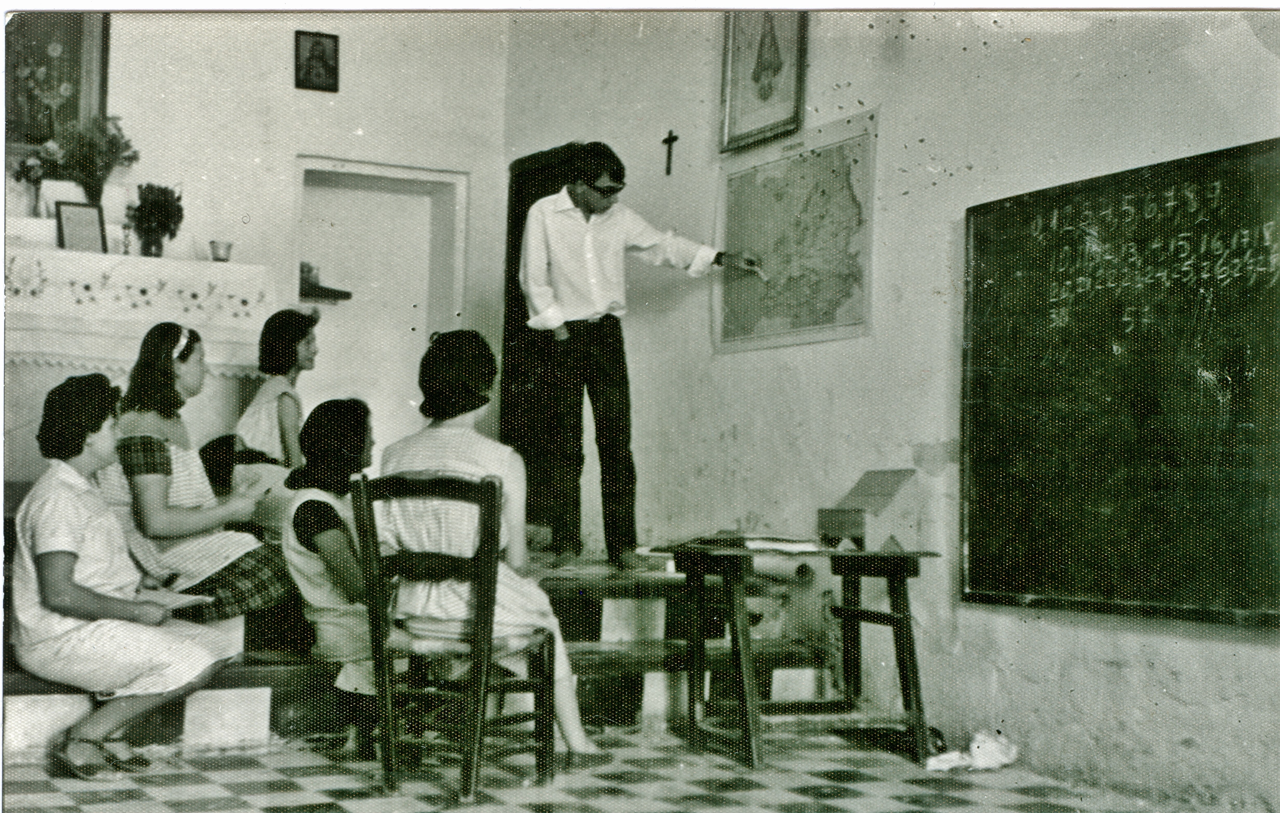 El defensor del Pueblo en funciones interviene en una mesa redonda sobre los jóvenes del Servici...