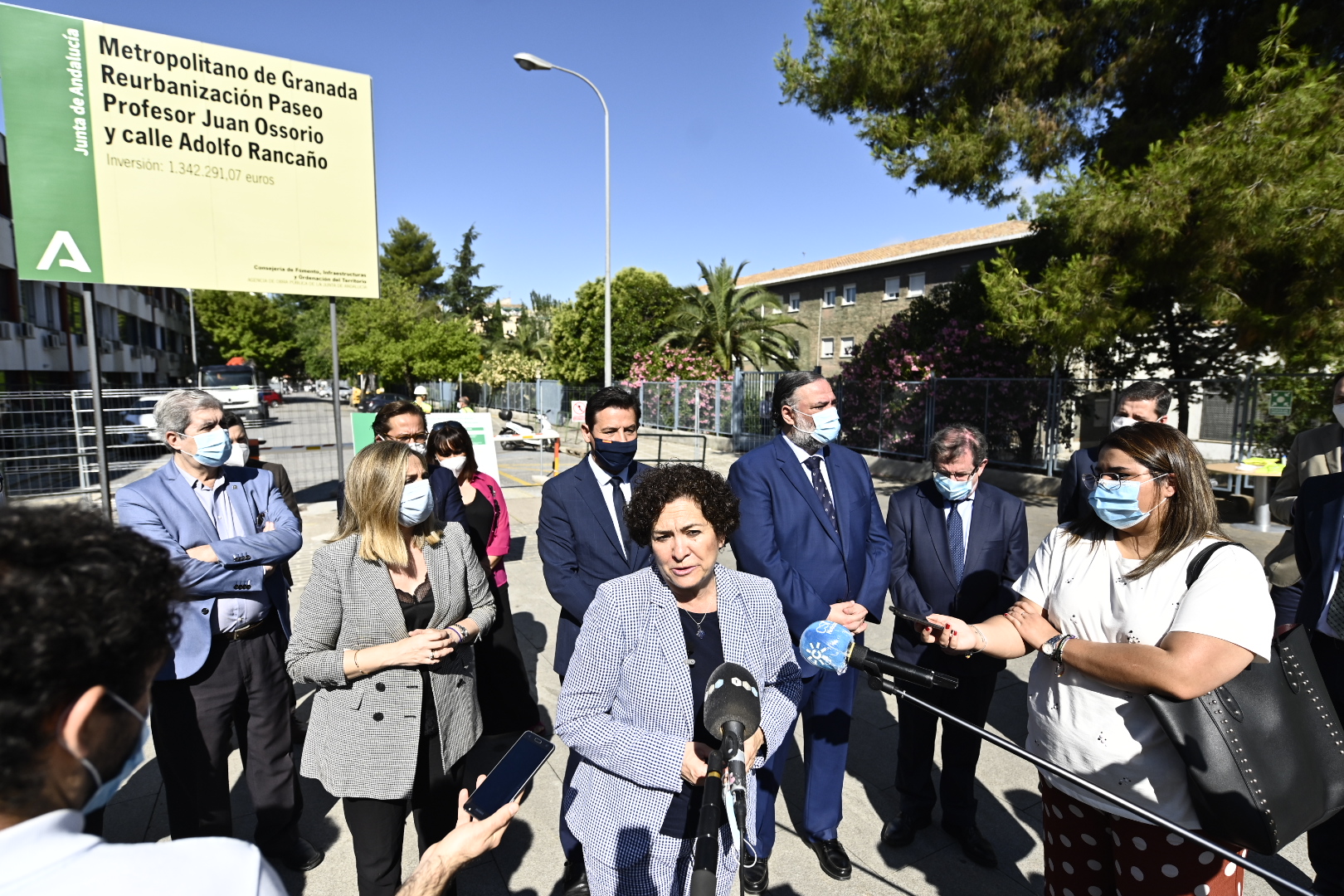 Pilar Aranda atiende a los medios en el acto de inicio de las obras en el Campus Universitario de...