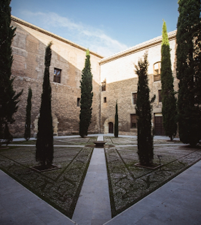 A patio at the "Hospital Real", the seat of the Rectorate