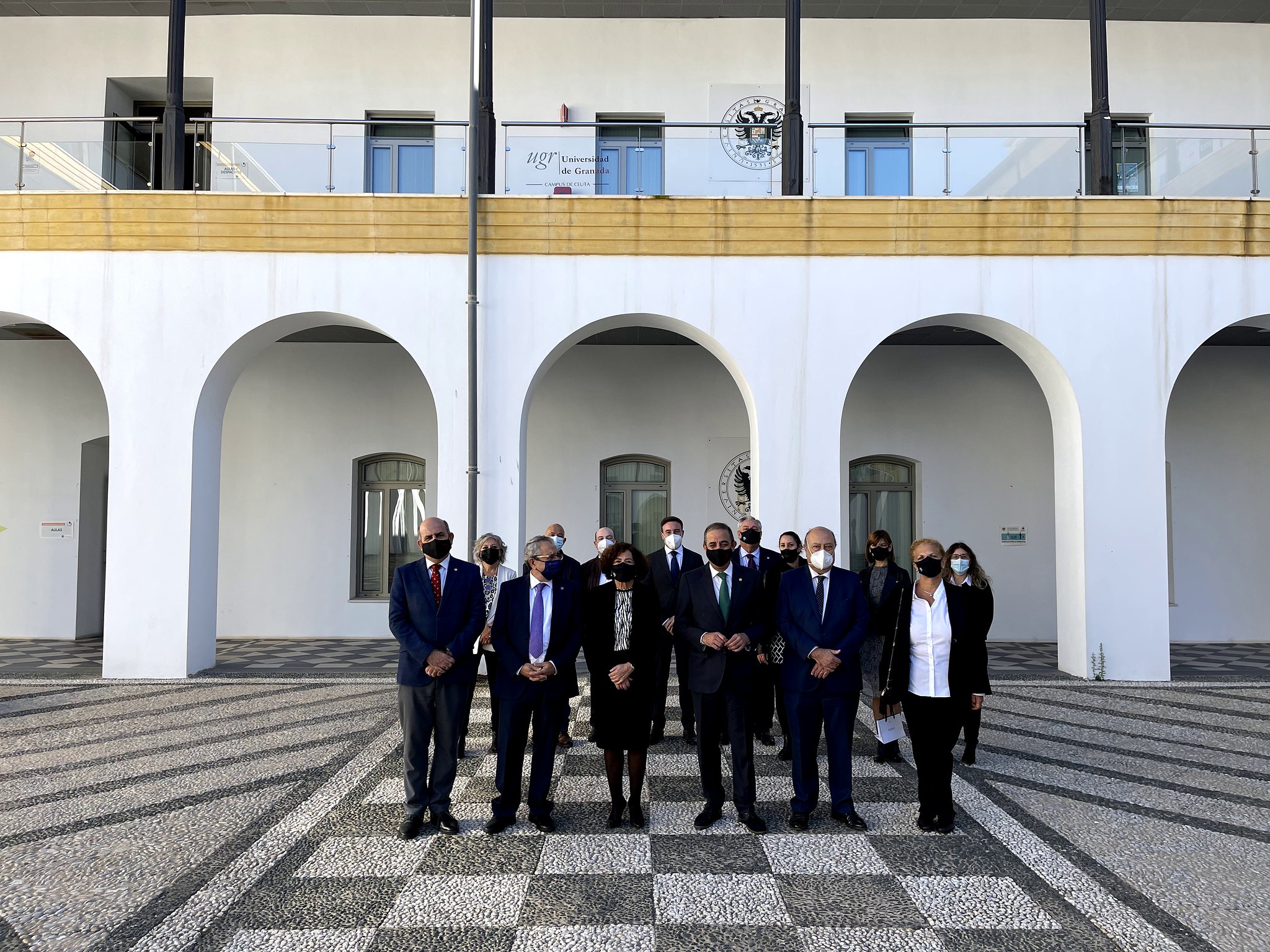 Foto de grupo de autoridades asistentes a la Apertura en Ceuta