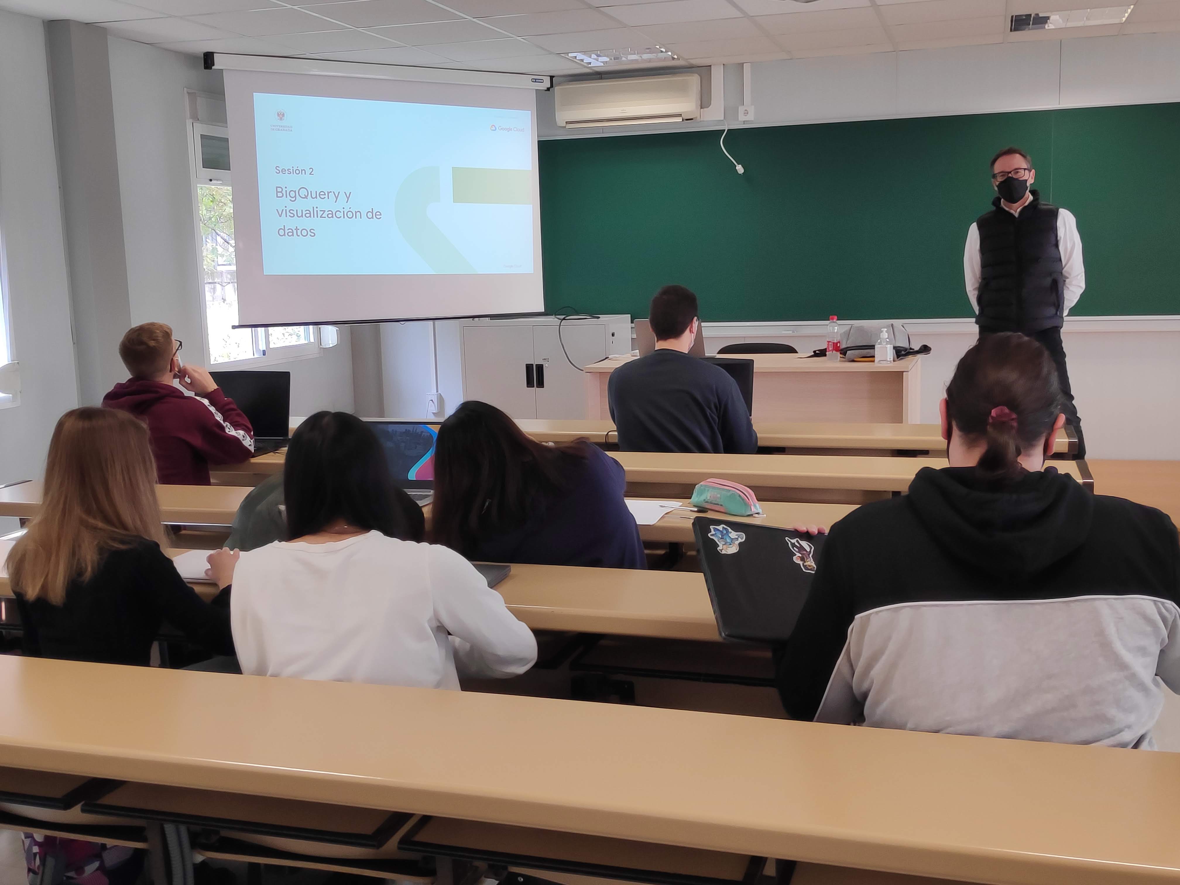 Aula con alumnos en Sesión formativa presencial de AI Lab Granada