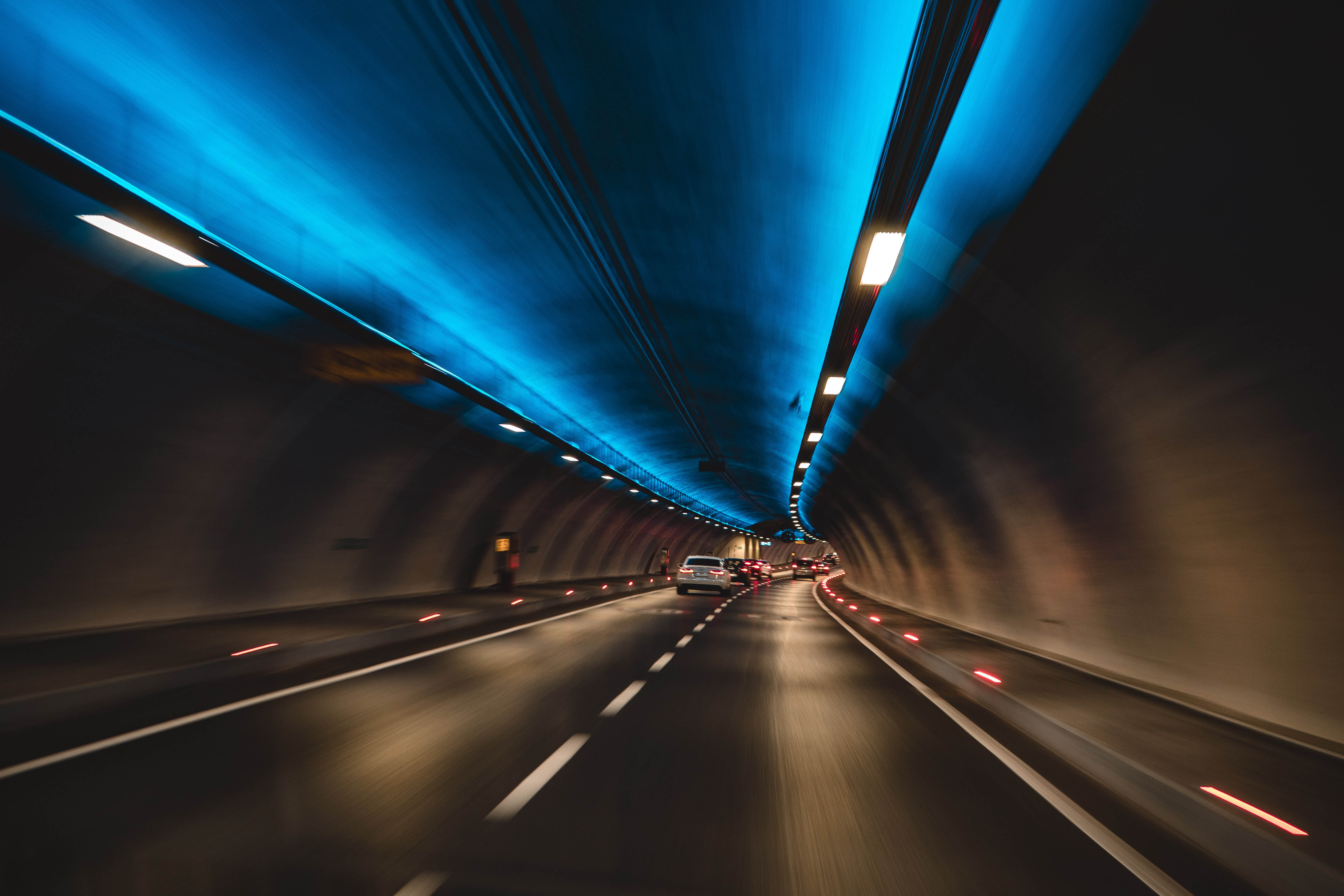 Imagen de recurso: tunel iluminado