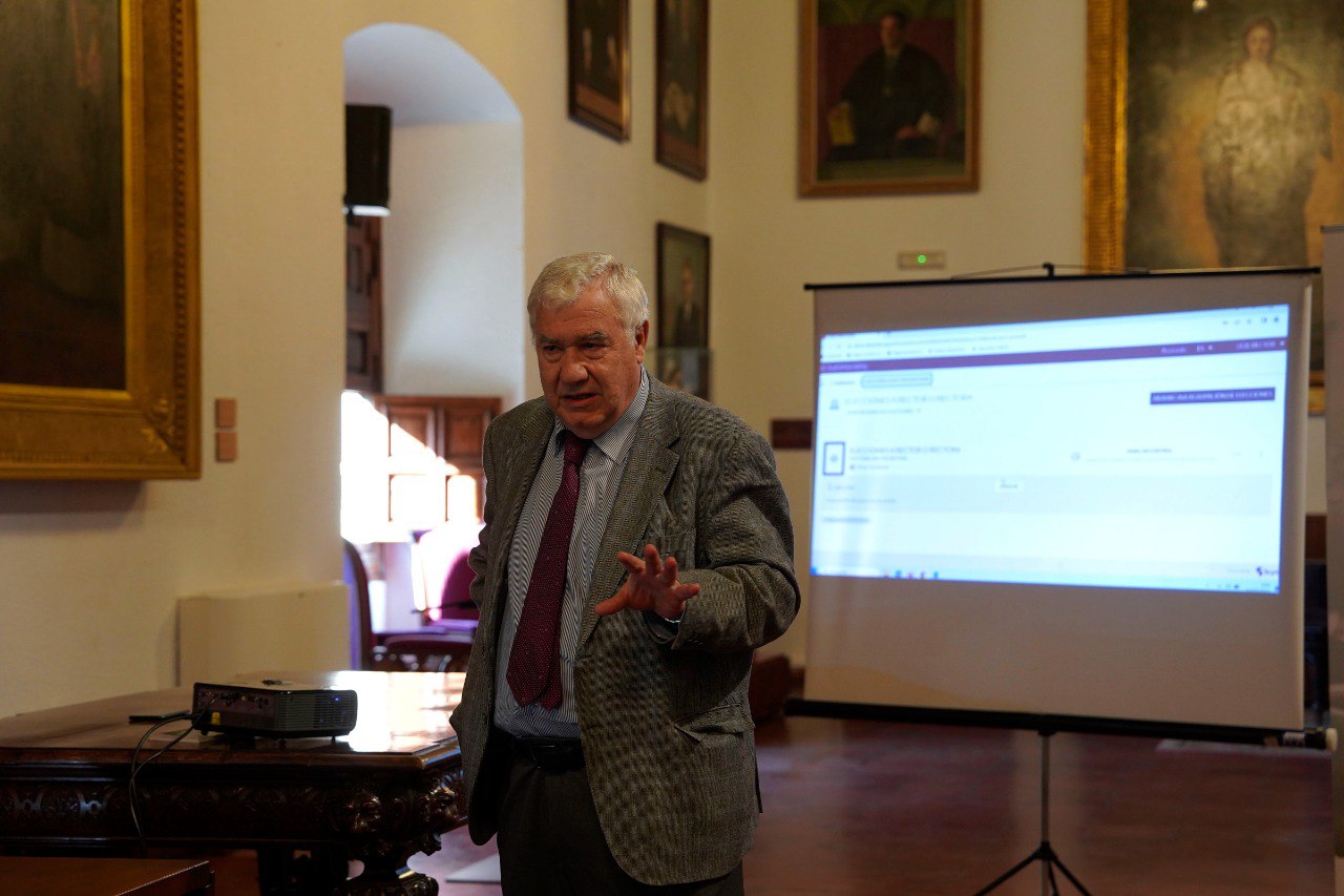 José Sánchez explica el procedimiento de constitución de la urna electrónica