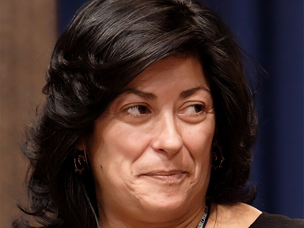 La Facultad de Filosofía y Letras recibe el legado literario de Almudena Grandes y Luis García Montero