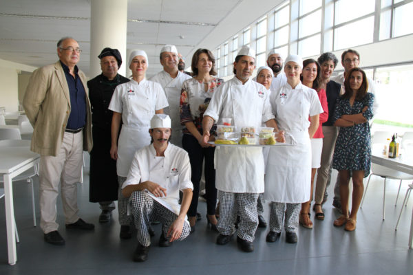 foto cocineros y empleados de los comedores universitarios
