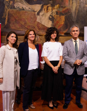 La restaurada sala Neomudéjar del Colegio Máximo de Cartuja acoge la presentación de “Fieras”, la nueva colección de Pilar Dalbat
