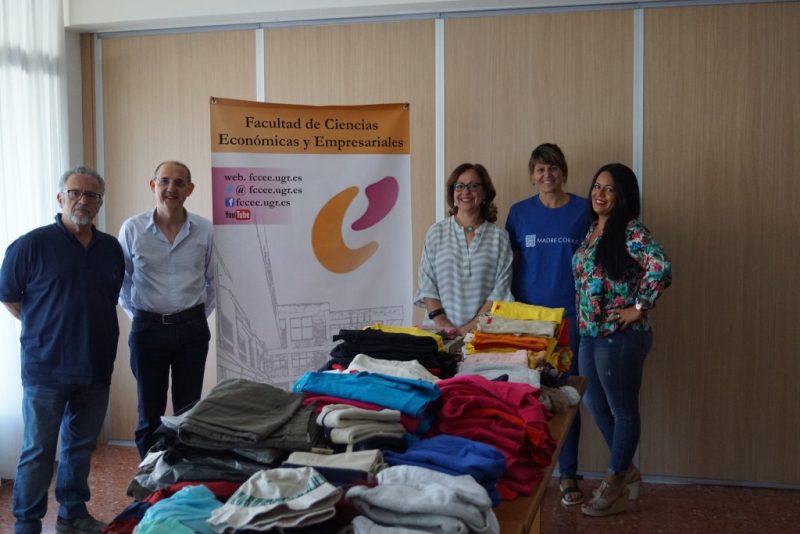 La Facultad de Ciencias Económicas y Empresariales dona más de 150 kilos de ropa infantil a la ...