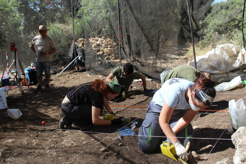 Arqueólogos de la UGR siguen las huellas de los primeros Sapiens del Paleolítico Superior en un...