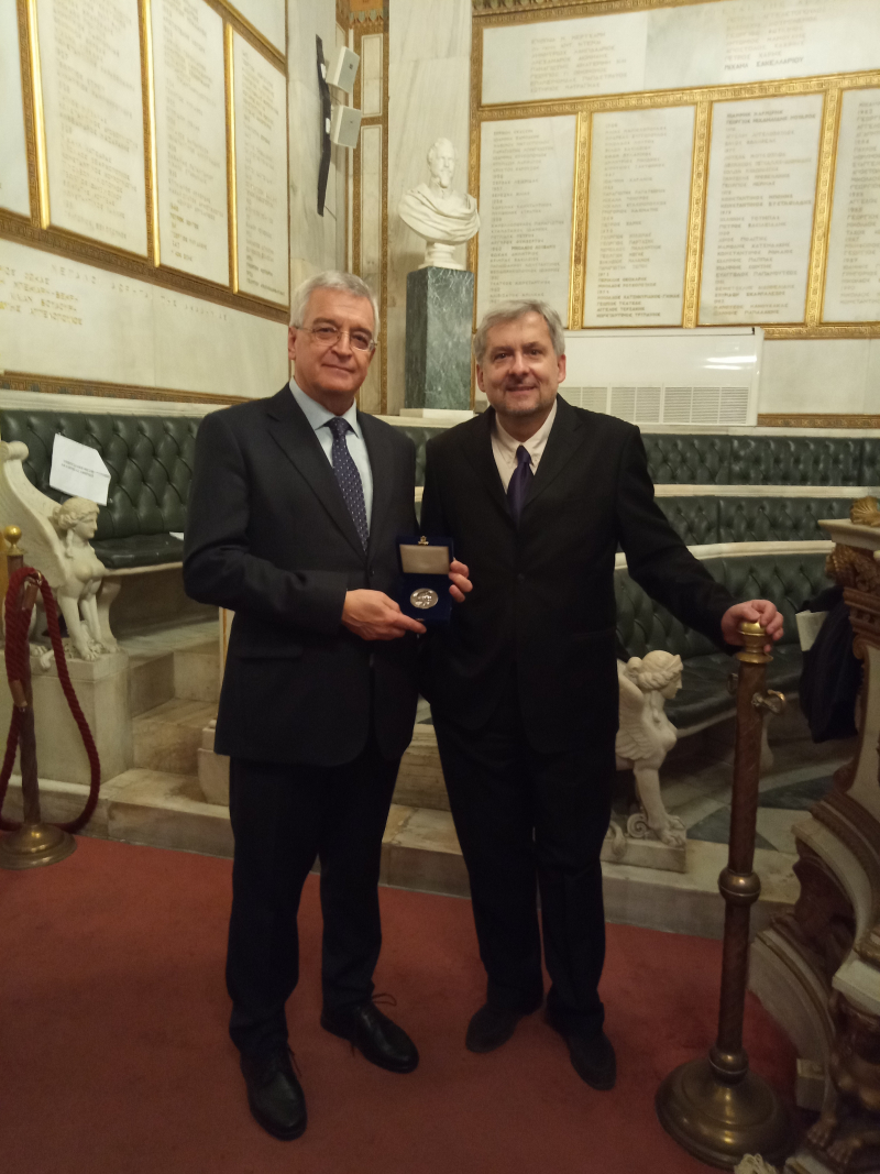 El prof. Moschos Morfakidis y el embajador de Grecia en España, D. Ioannis Tzovas