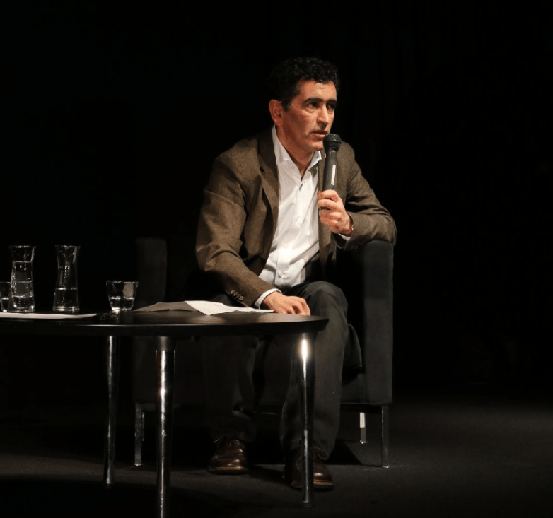 El profesor Emilio Peral ofrece una conferencia sobre el teatro y el compromiso del dramaturgo Ju...