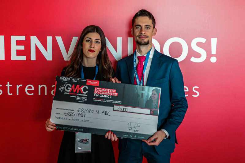 Dos estudiantes de la Universidad de Granada ganan el tercer premio del certamen «Global Marketi...