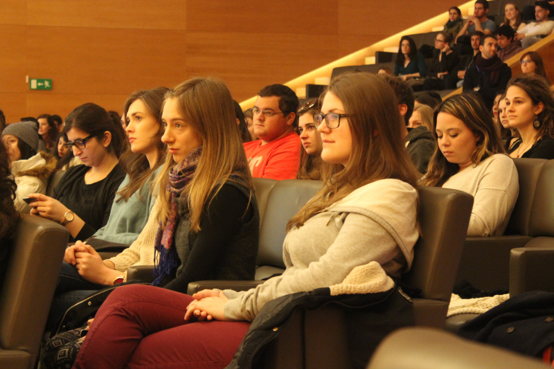 Estudiantes Erasmus en una charla en la UGR