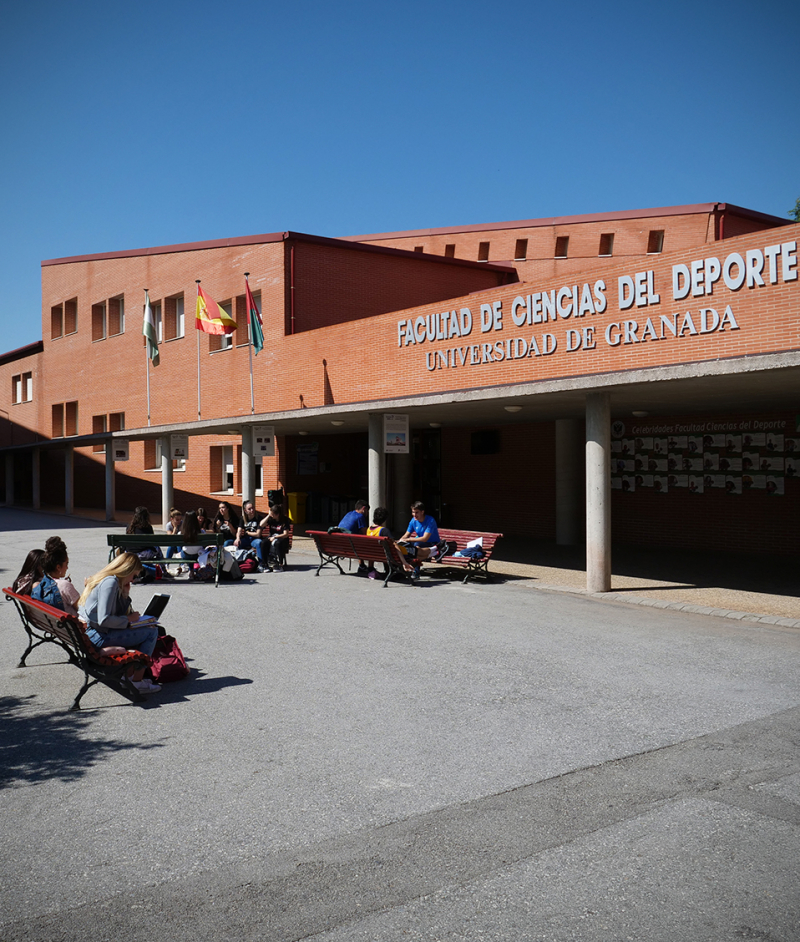 fachada de la Facultad de Ciencias del Deporte de la Universidad de Granada 
