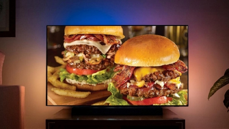 una pantalla que muestra dos hamburguesas 