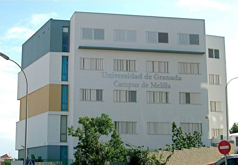 fachada del edificio del Campus de Melilla de la UGR