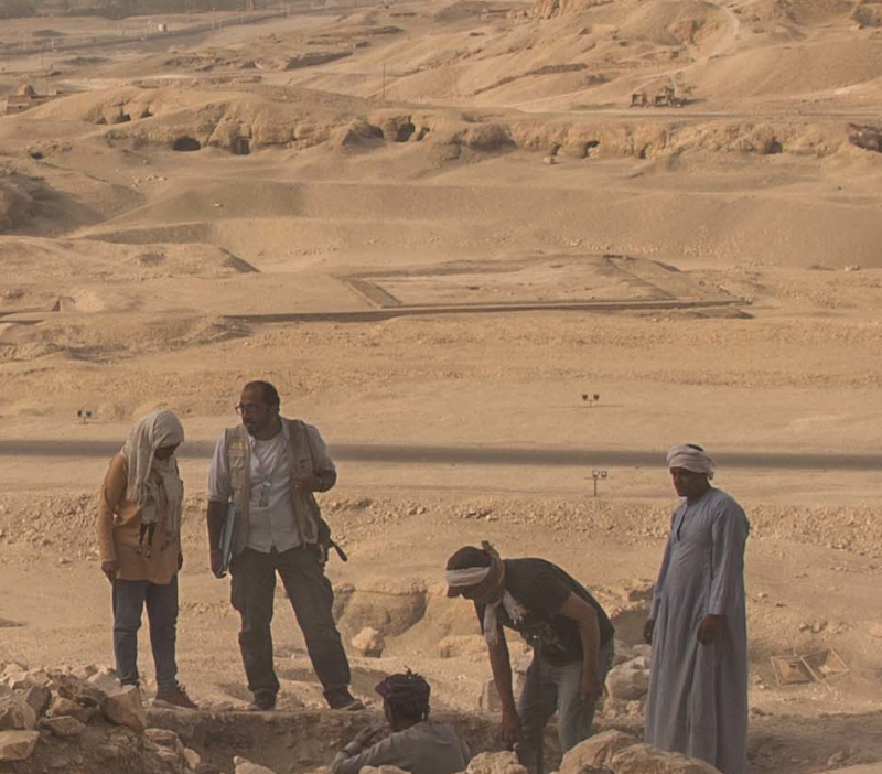Arqueólogos trabajando sobre el terreno