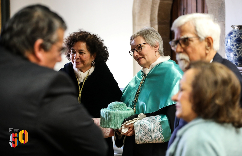 Pilar Aranda  y Dorothy Kelly durante la visita la Universidad de Miño