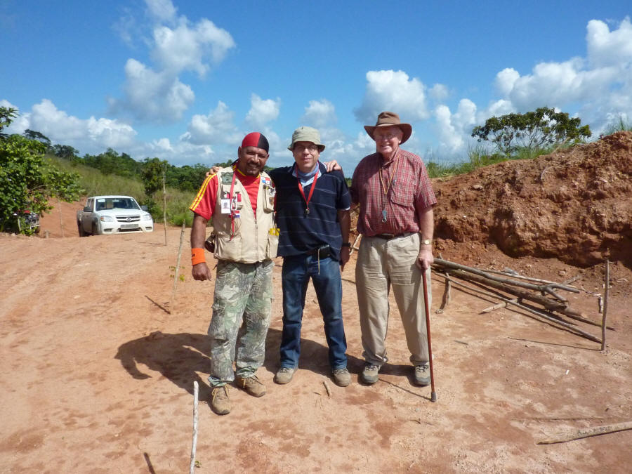 images/JohnLewis/John RD 2011-Visitando proyecto Everton Ampliacio Pueblo Viejo con Carlos y Joa.JPG