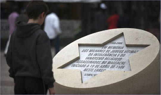 D:\Documentos\Arqueología y Memoria Histórica\Imágenes\Monumento a los judíos portugueses.jpg