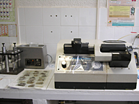 Corte y desbaste BUHELER y LOGITECH para muestras micromorfológicas
