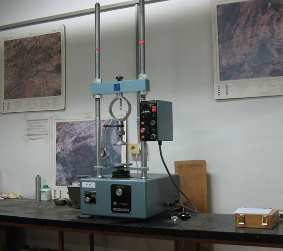 Laboratorio de Ingeniería Geológica-Geotecnia - UGR