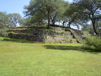 Tres Cerritos. Estructura piramidal.Michoacán