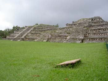 Yohualichan. Vista parcial del conjunto central. Puebla