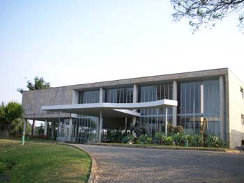 Oscar Niemeyer. Museo Arte Moderno (Belo Horizonte, Brasil)