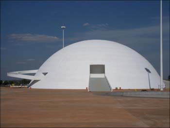 Oscar Niemeyer. Museo Nacional de la República, 2006